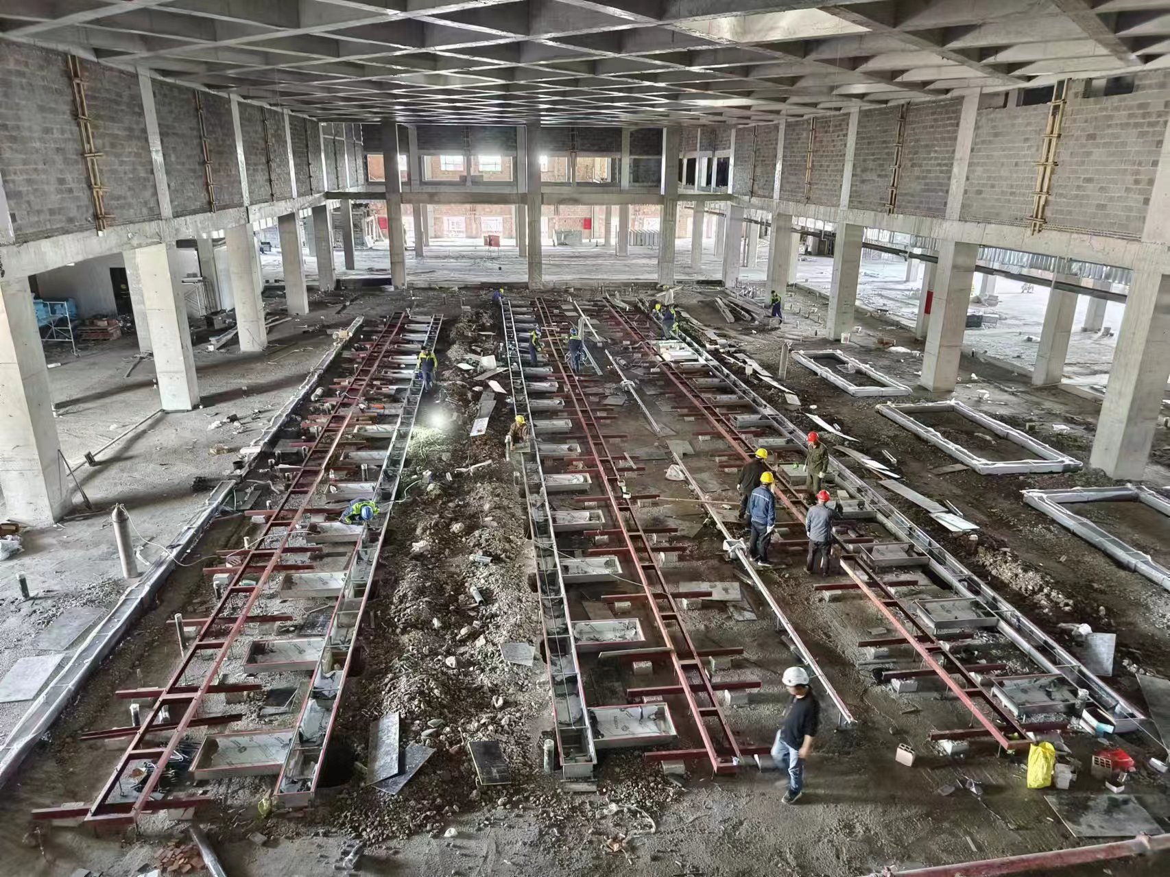 ​食品工厂新建时，安装不锈钢排水沟一般按以下步骤进行：